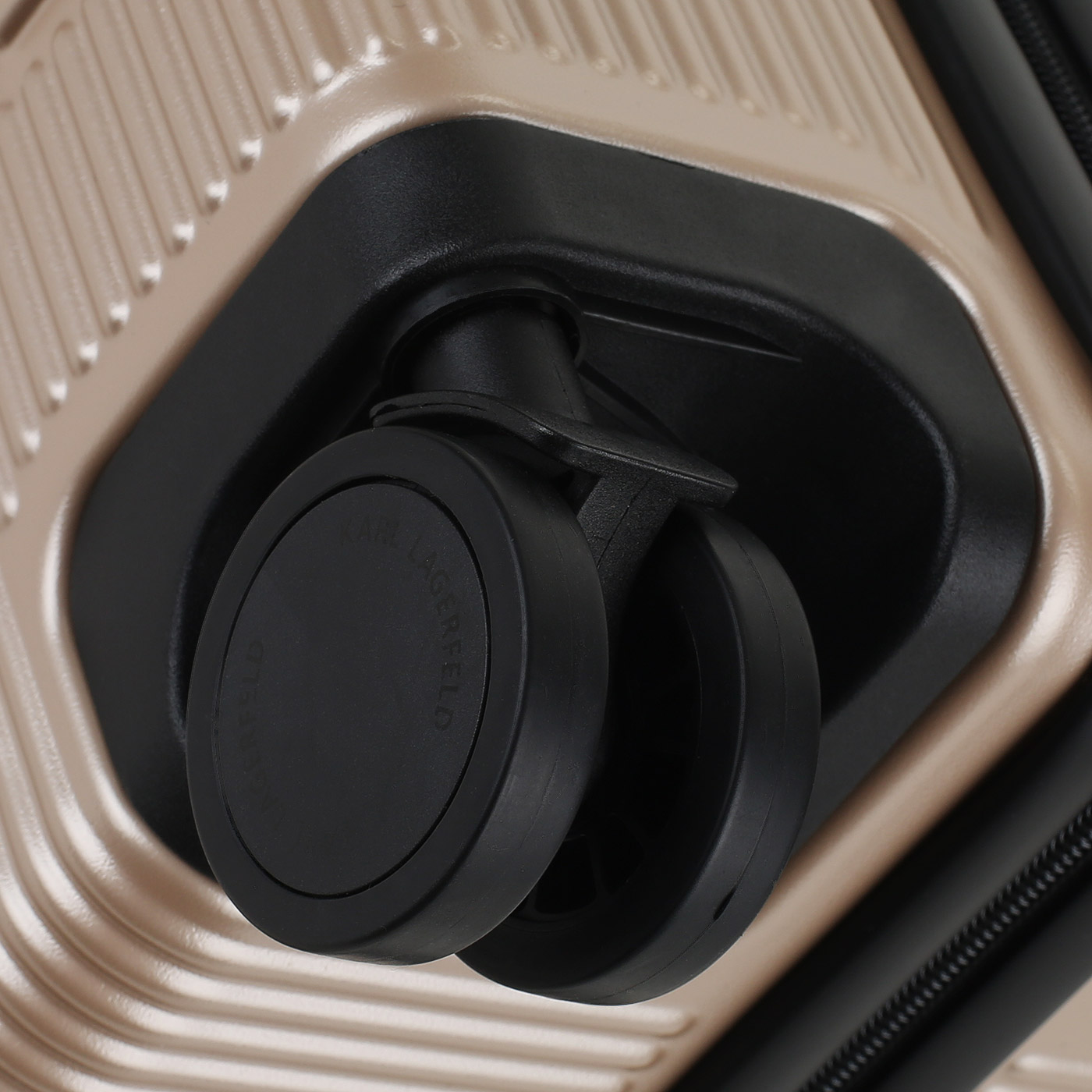 Чемодан маленький S из поликарбоната Karl Lagerfeld Ikonik 2.0