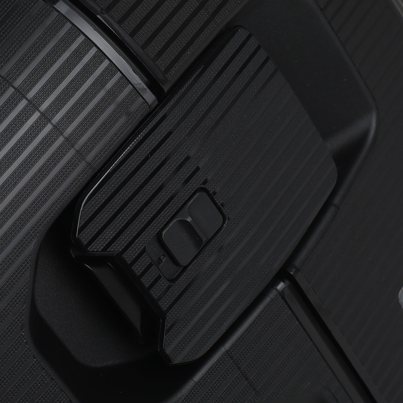 Чемодан средний M из полипропилена с кодовым замком Samsonite Magnum ECO