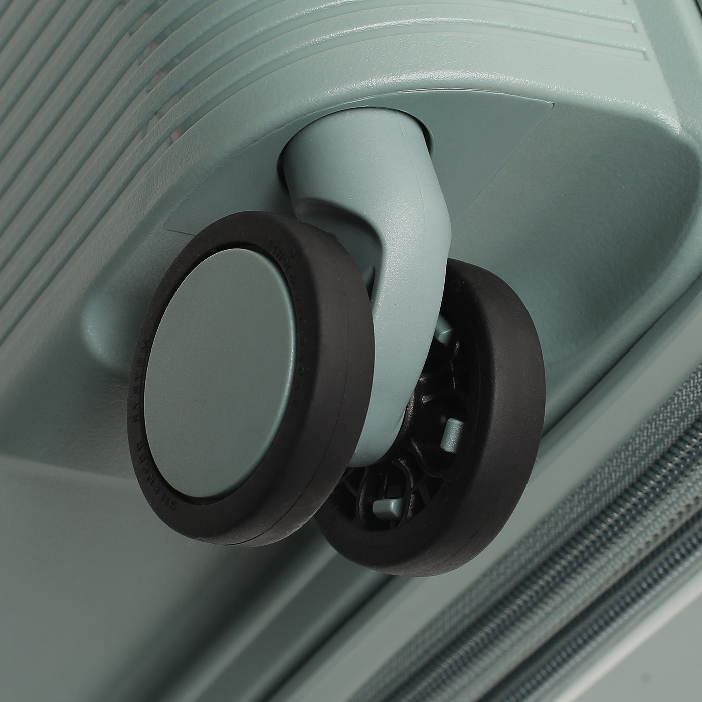 Чемодан маленький S из полипропилена Echolac Forza