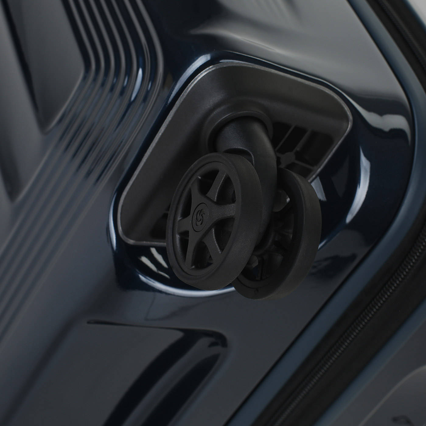 Чемодан Samsonite Nuon