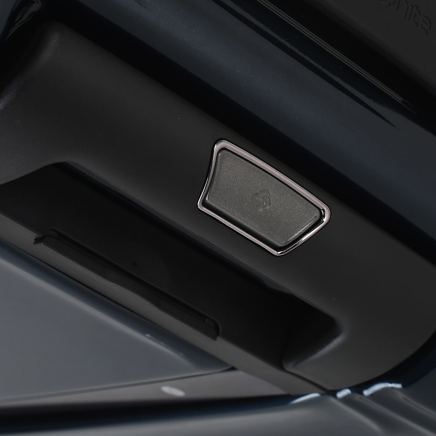 Чемодан Samsonite Nuon