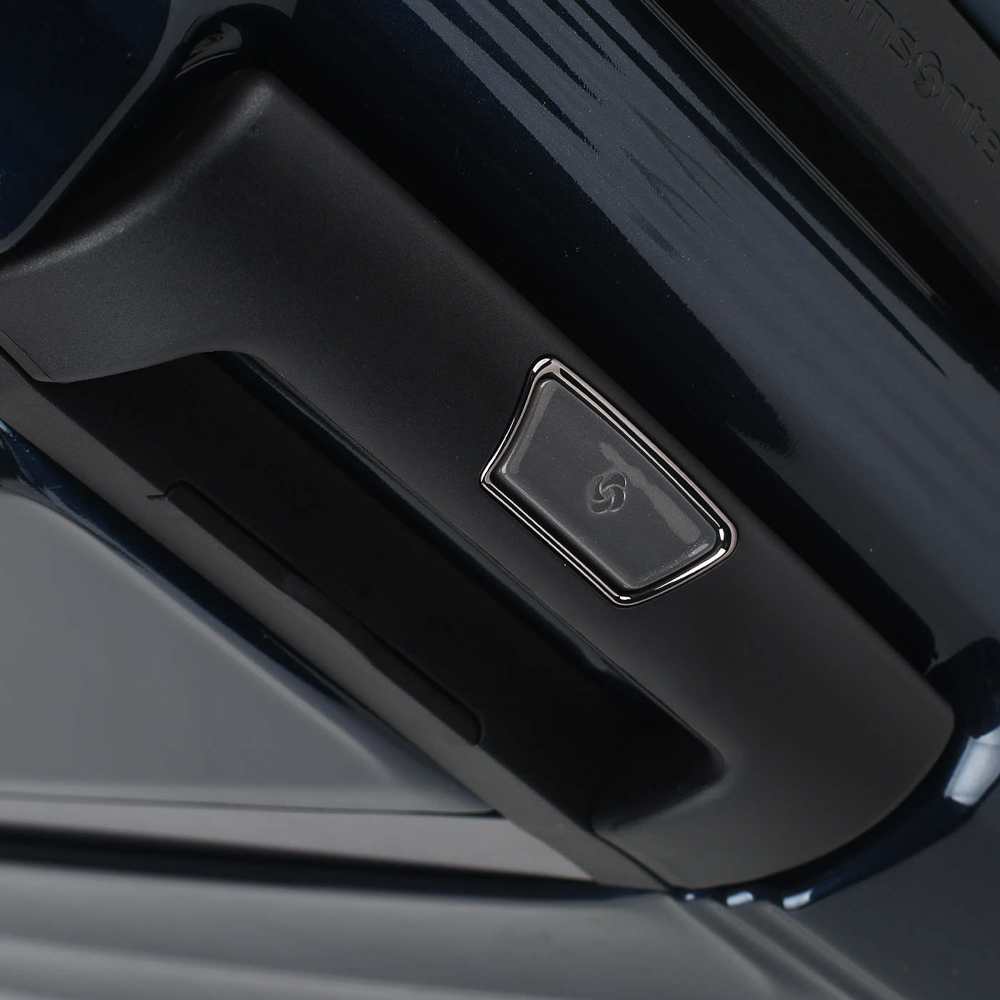 Чемодан Samsonite Nuon
