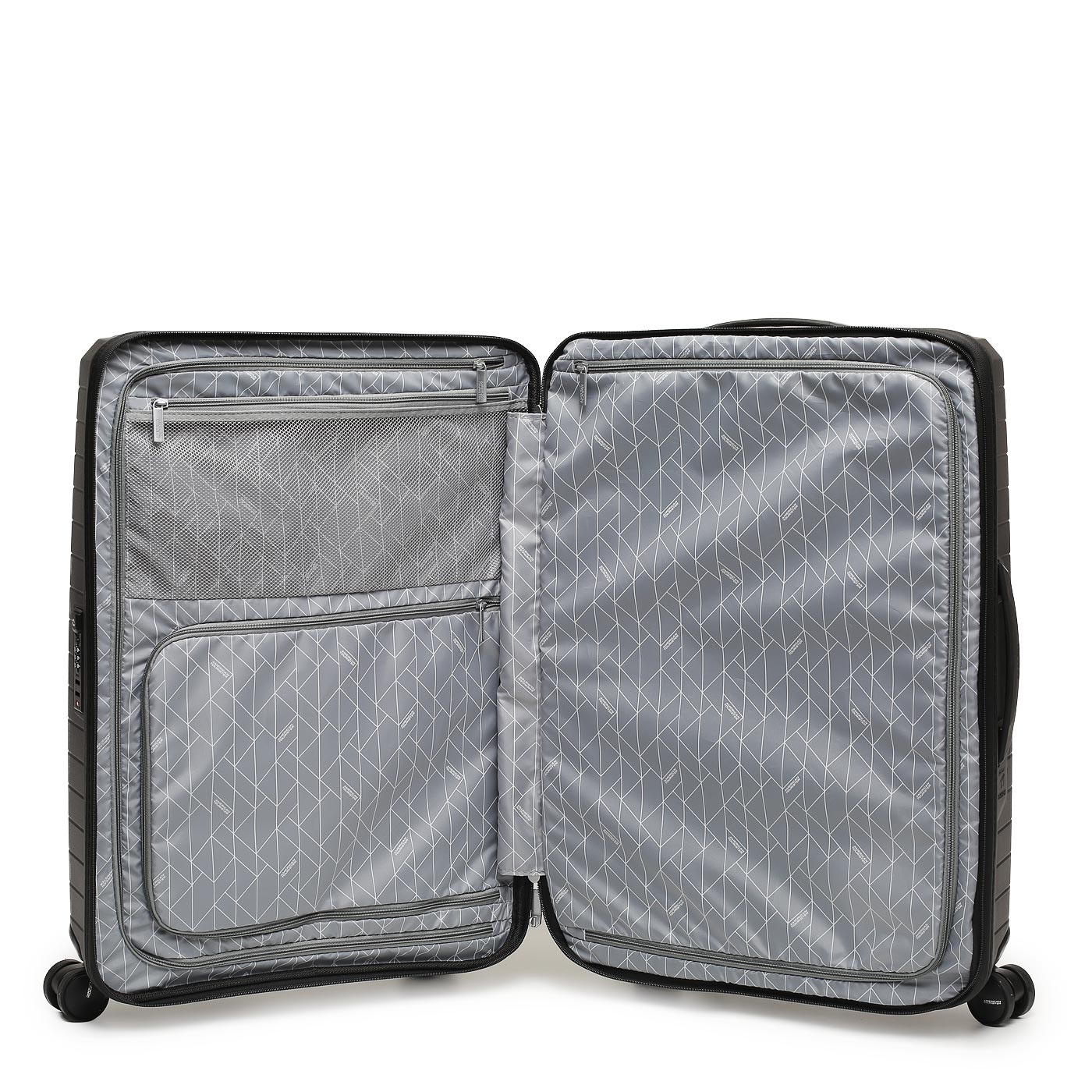 Чемодан средний M из полипропилена American Tourister Fastforward