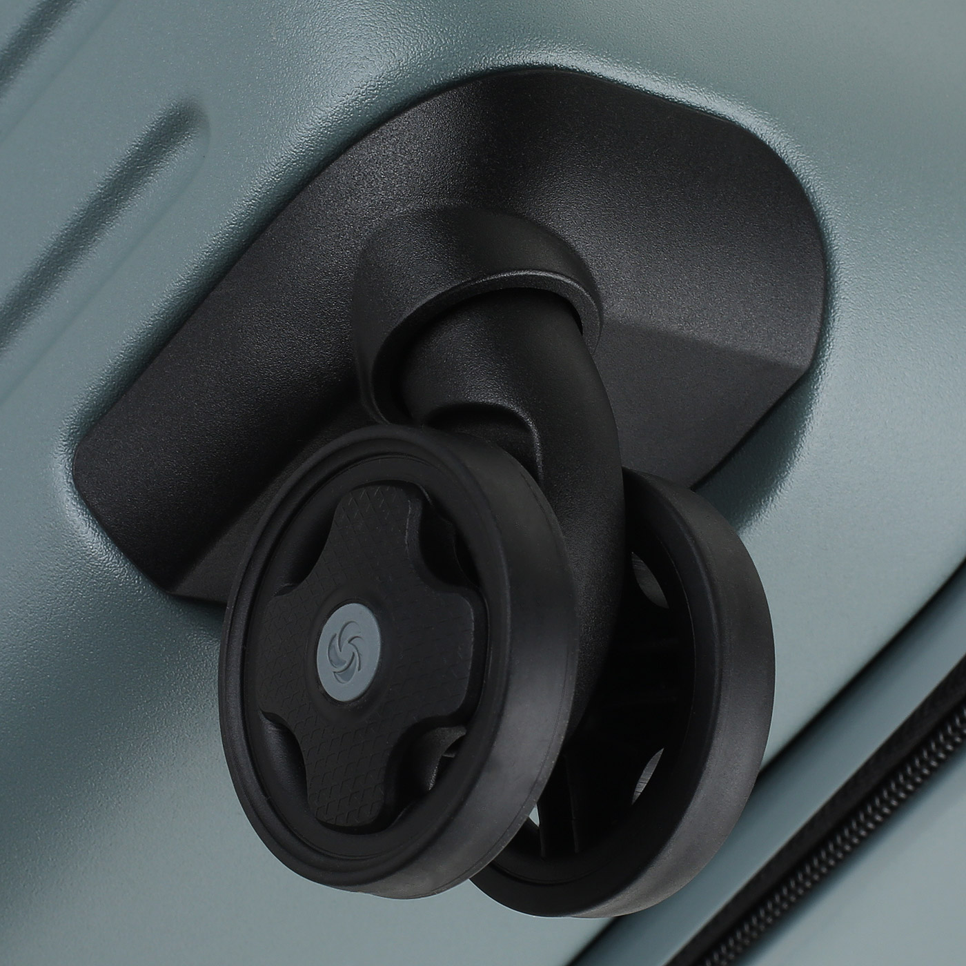 Чемодан средний M из поликарбоната Samsonite Stackd