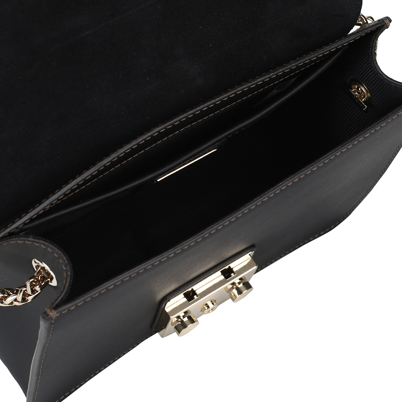 Черная сумочка с откидным клапаном Furla Metropolis